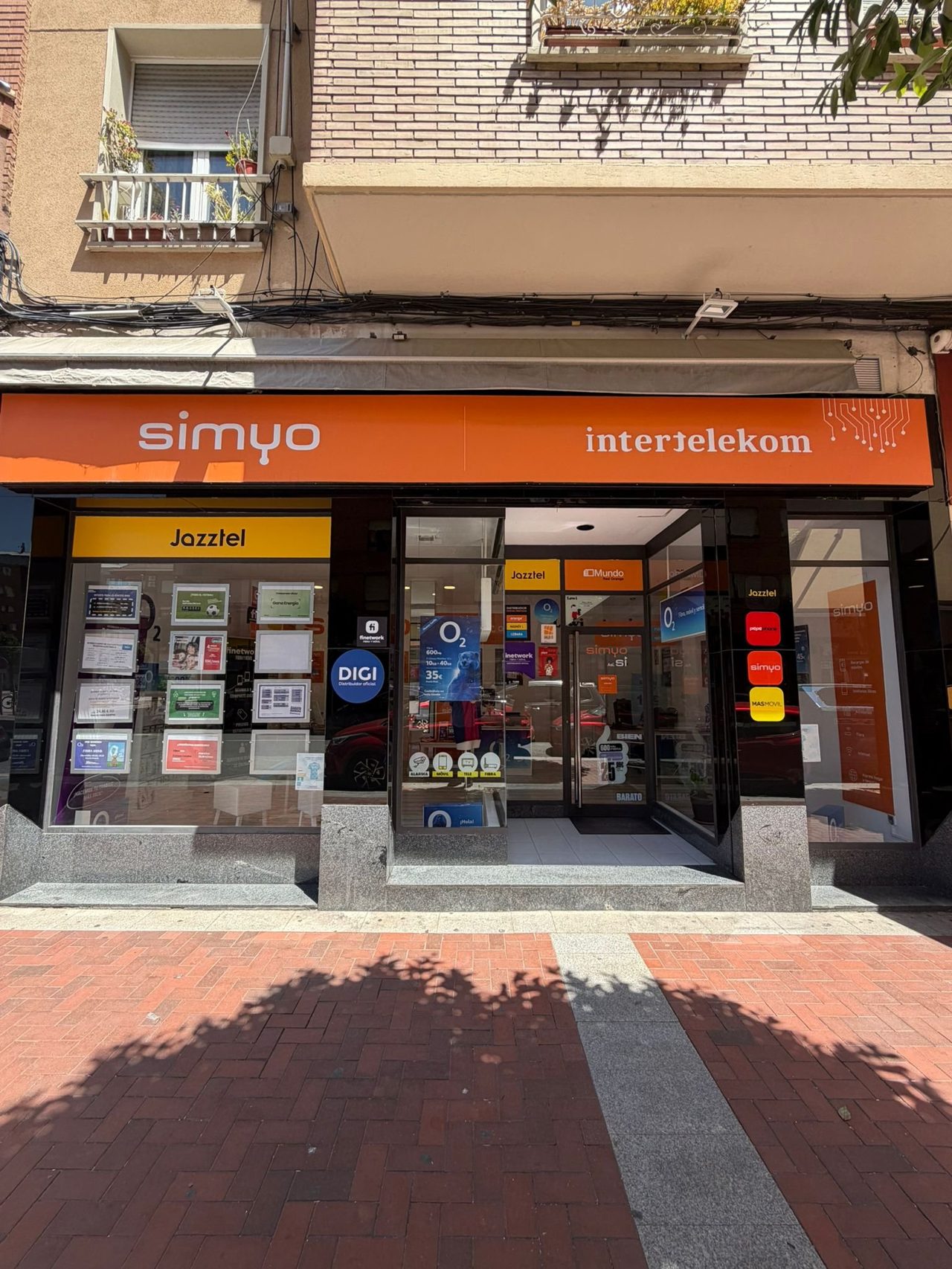 Fachada de la tienda Intertelekom en Logroño